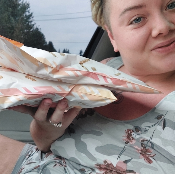 Hello & Welcome to Saucy 2nd✋Thrift 👜👠👗🎀🏠 - Picture 11 of 14